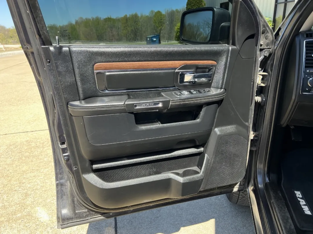 2015 Ram 1500 - 1C6RR7NT1FS598404 - Image #17