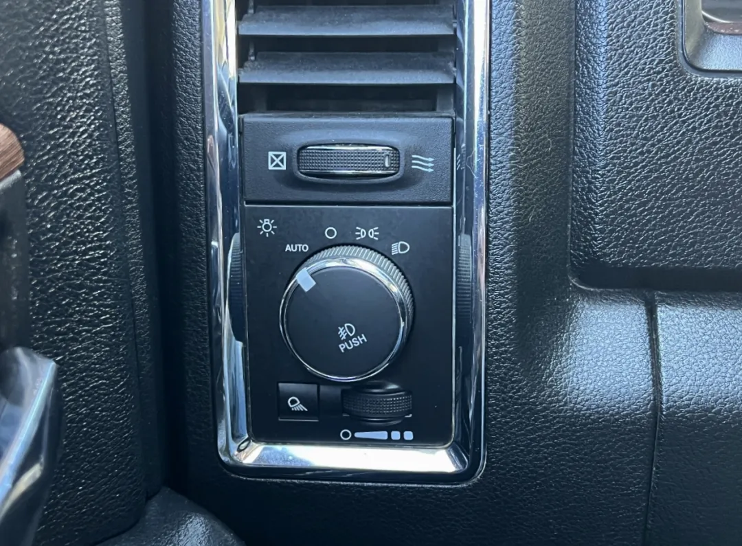 2015 Ram 1500 - 1C6RR7NT1FS598404 - Image #35