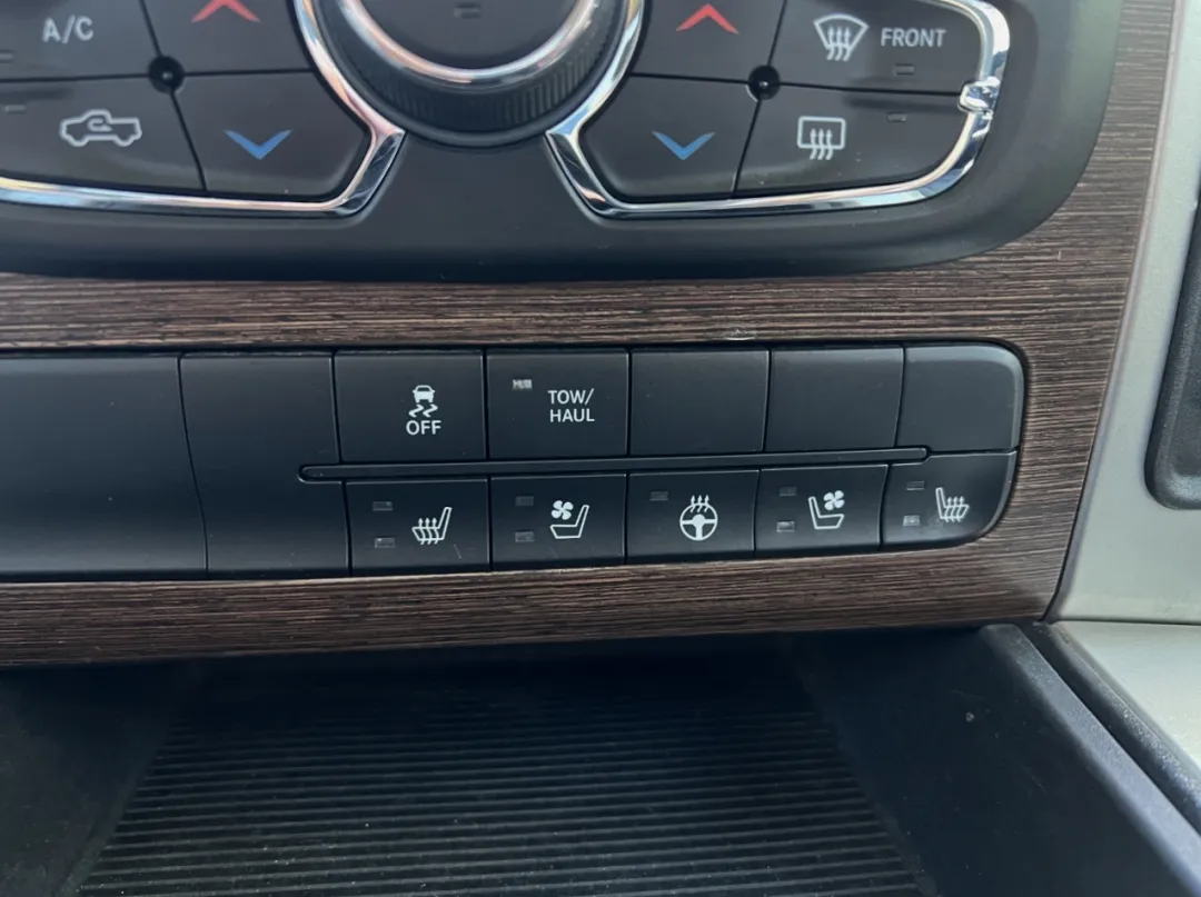 2015 Ram 1500 - 1C6RR7NT1FS598404 - Image #31