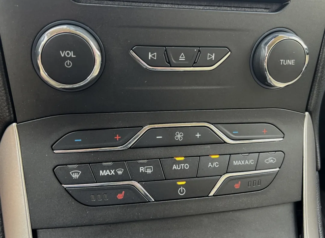 2018 Ford Edge - 2FMPK4J87JBB72557 - Image #30