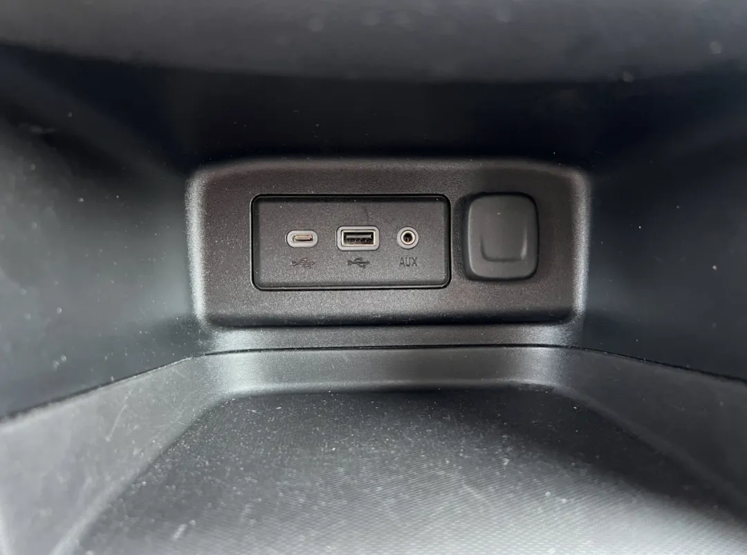 2020 Chevrolet Equinox - 2GNAXTEV6L6189021 - Image #31