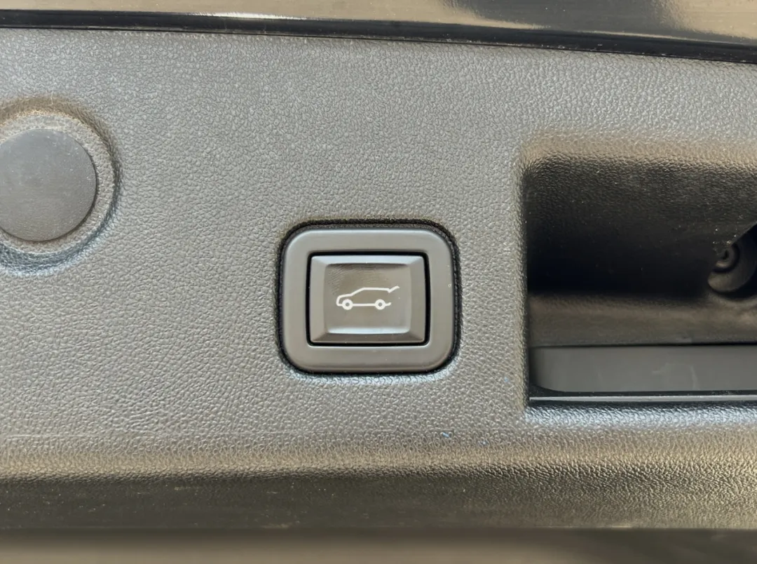 2020 Chevrolet Equinox - 2GNAXTEV6L6189021 - Image #24