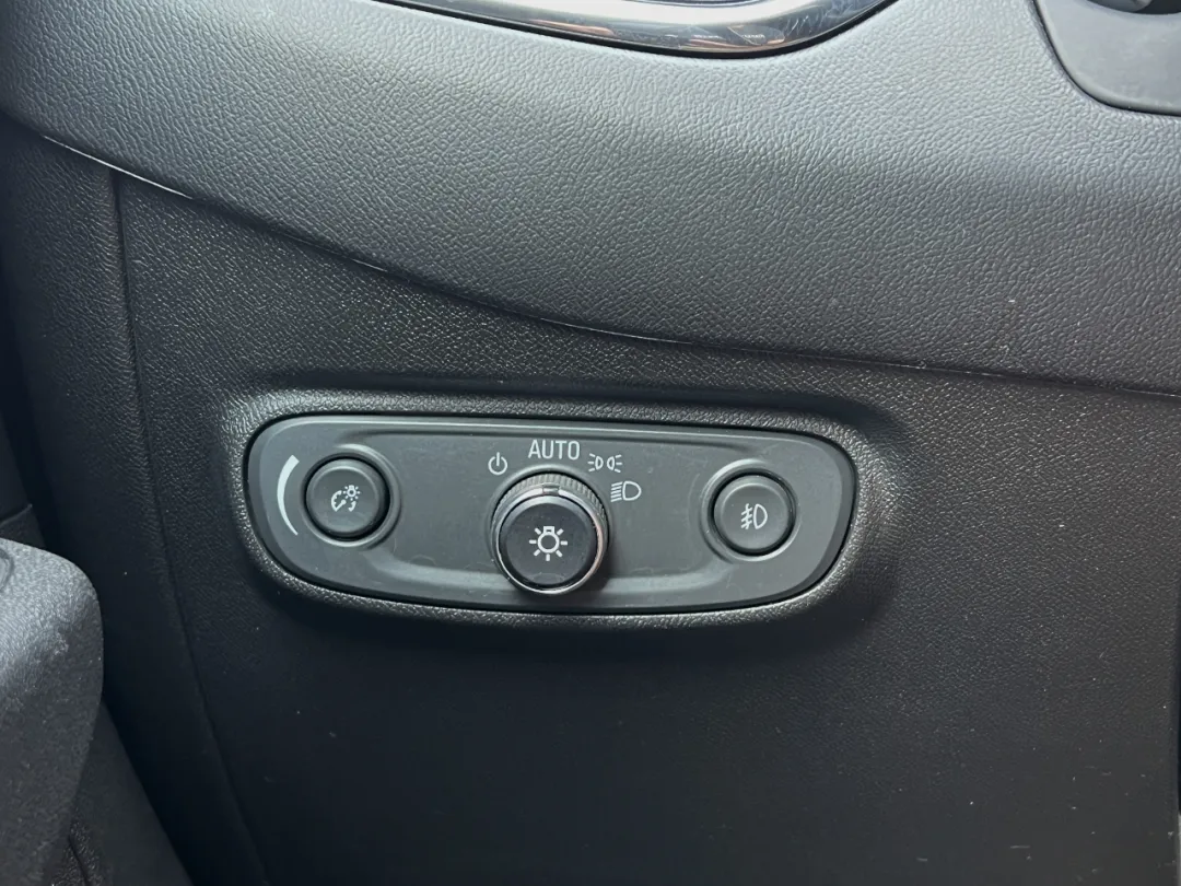 2020 Chevrolet Equinox - 2GNAXTEV6L6189021 - Image #35