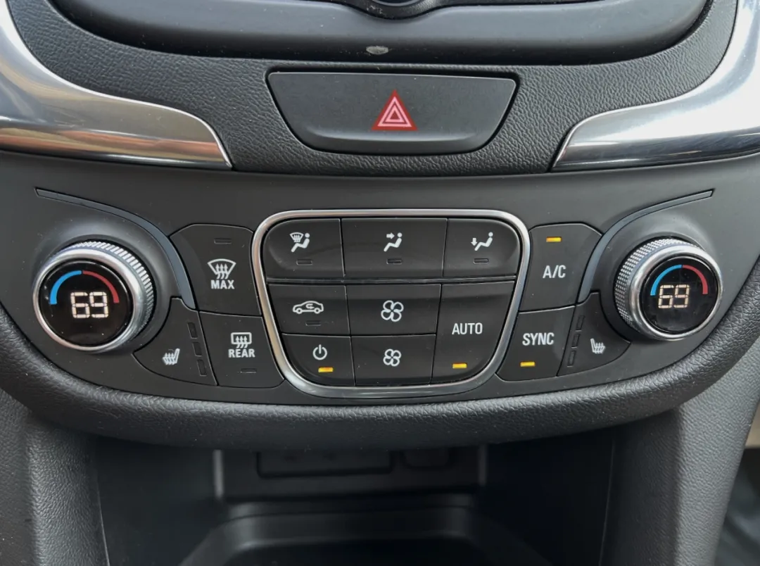 2020 Chevrolet Equinox - 2GNAXTEV6L6189021 - Image #6