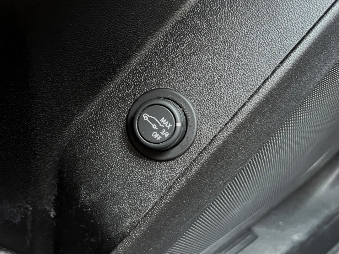 2020 Chevrolet Equinox - 2GNAXTEV6L6189021 - Image #34