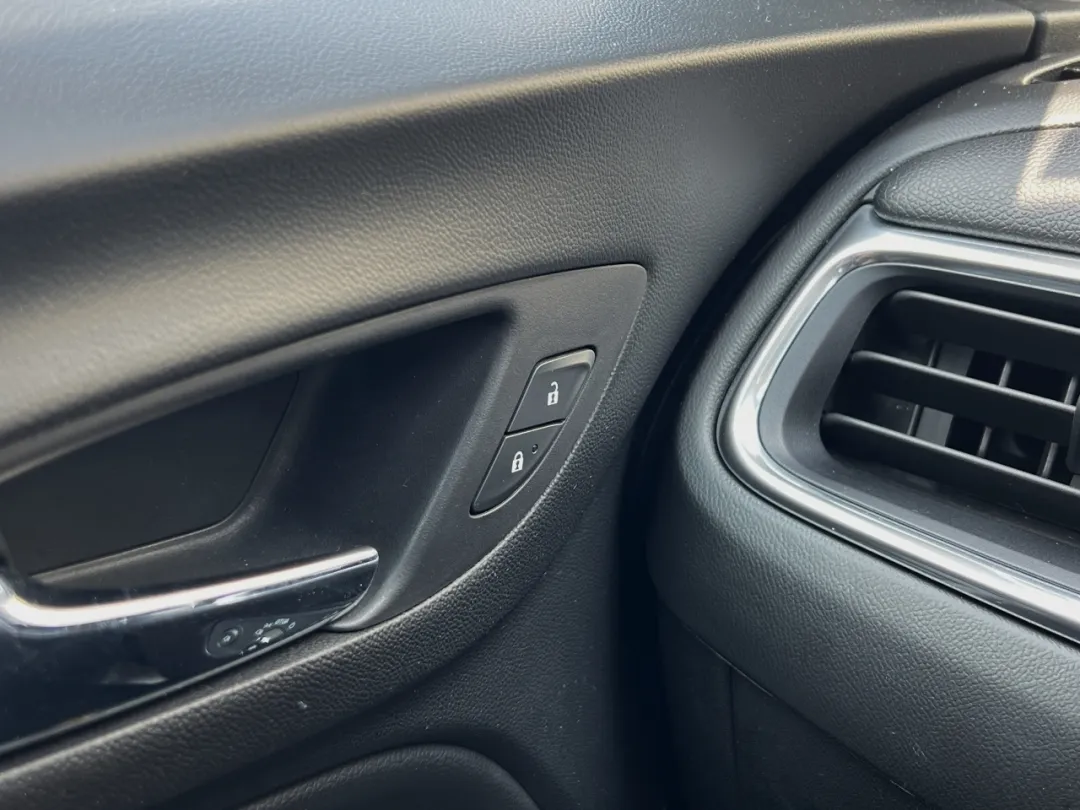 2020 Chevrolet Equinox - 2GNAXTEV6L6189021 - Image #33