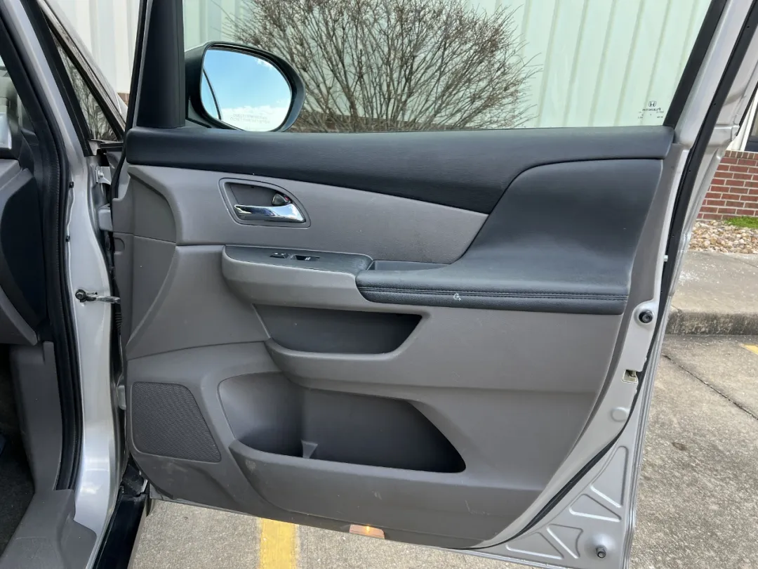 2015 Honda Odyssey - 5FNRL5H63FB049532 - Image #17