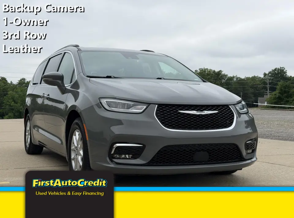2022 Chrysler Pacifica Touring L's photo